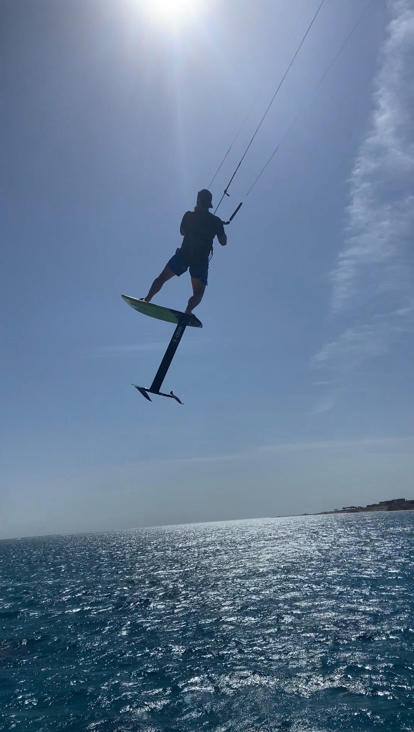 Piękne miejsce, piękna pogoda, piękny czas i wiatr Więcej takich dni 🤍
.
.
.

📍 Egypt / Marsa alam 

Damian Augustyniak
#kitefoil #hydrofoil #egypt #marsaalam